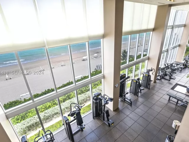 1-bedroom condo for sale in Hallandale Beach - 1830 S OCEAN DR 4409 - MondialRealty
