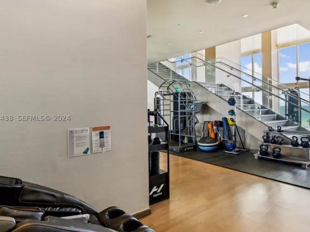 1-bedroom condo for sale in Hallandale Beach - 1830 S OCEAN DR 4409 - MondialRealty