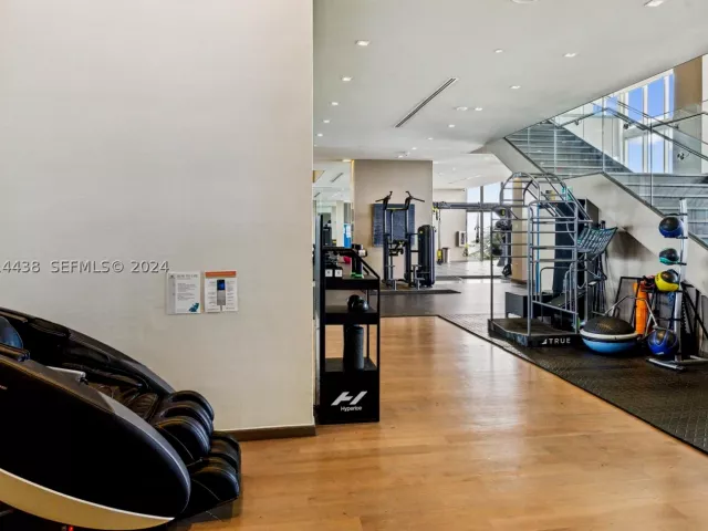 1-bedroom condo for sale in Hallandale Beach - 1830 S OCEAN DR 4409 - MondialRealty