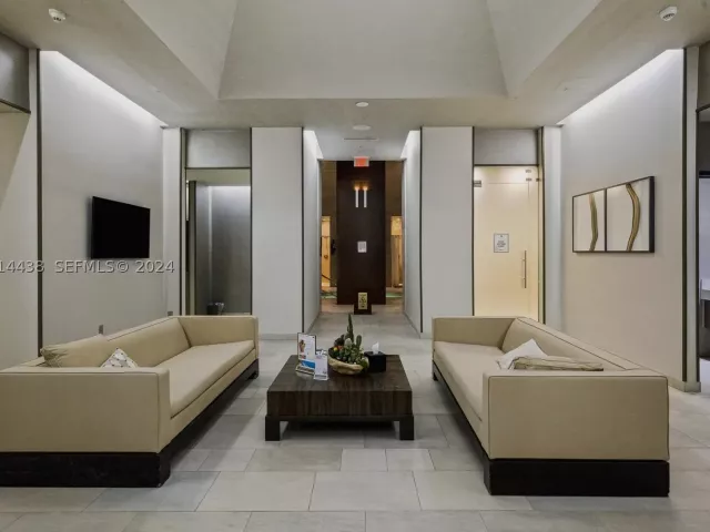 1-bedroom condo for sale in Hallandale Beach - 1830 S OCEAN DR 4409 - MondialRealty