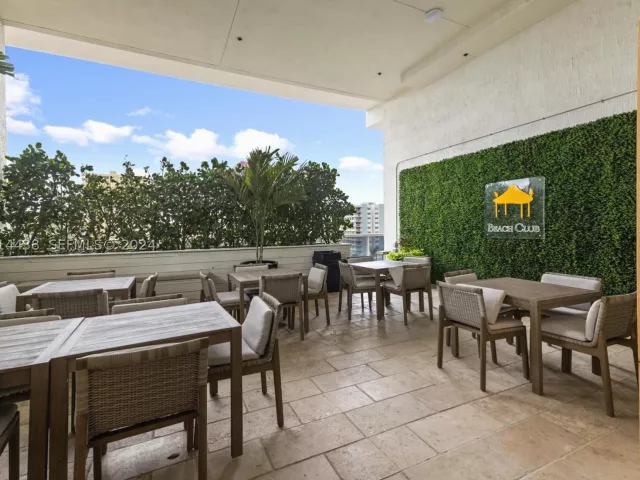 1-bedroom condo for sale in Hallandale Beach - 1830 S OCEAN DR 4409 - MondialRealty