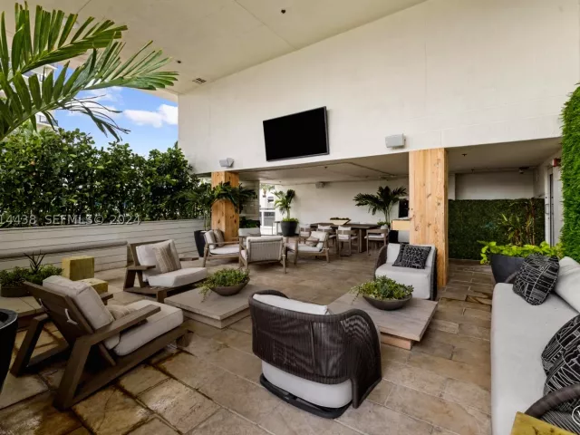 1-bedroom condo for sale in Hallandale Beach - 1830 S OCEAN DR 4409 - MondialRealty