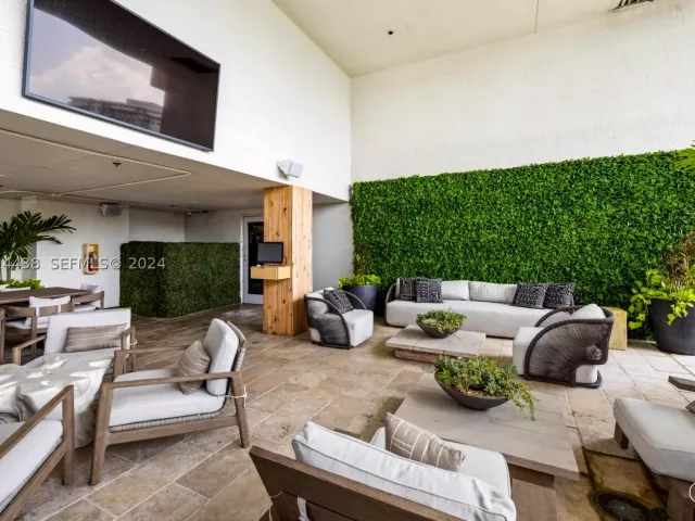 1-bedroom condo for sale in Hallandale Beach - 1830 S OCEAN DR 4409 - MondialRealty