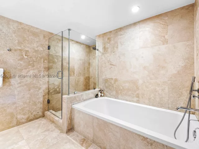 2-bedroom condo for rent in Miami Beach -  - MondialRealty