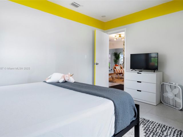 Home for rent at 968 NE 80th St - photo 5930377