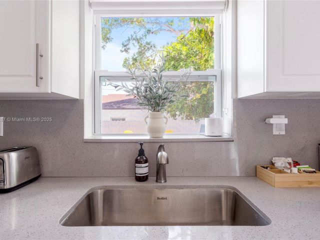 Home for rent at 968 NE 80th St - photo 5930380