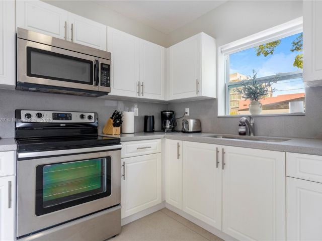 Home for rent at 968 NE 80th St - photo 5930381