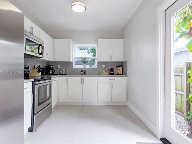 Home for rent at 968 NE 80th St - photo 5930383