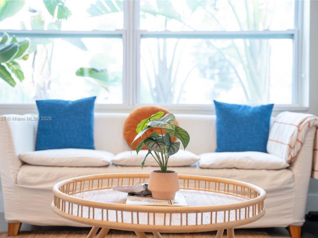 Home for rent at 968 NE 80th St - photo 5930390