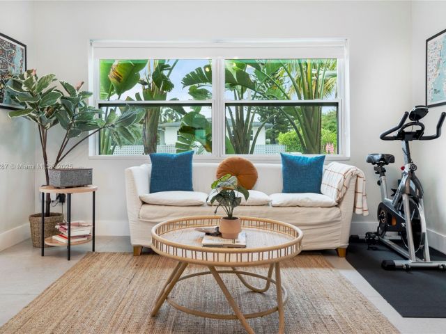 Home for rent at 968 NE 80th St - photo 5930393