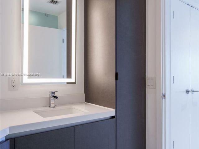 Apartment for sale  Unit #4406 - photo 5639558