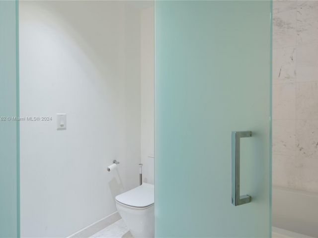 Apartment for sale  Unit #4406 - photo 5639560