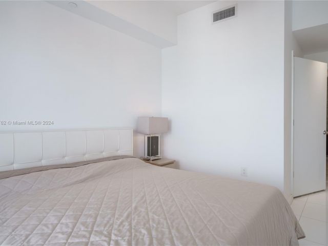 Apartment for sale  Unit #4406 - photo 5639568