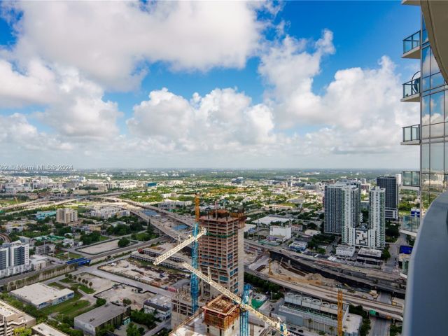 Apartment for sale  Unit #4406 - photo 5639571