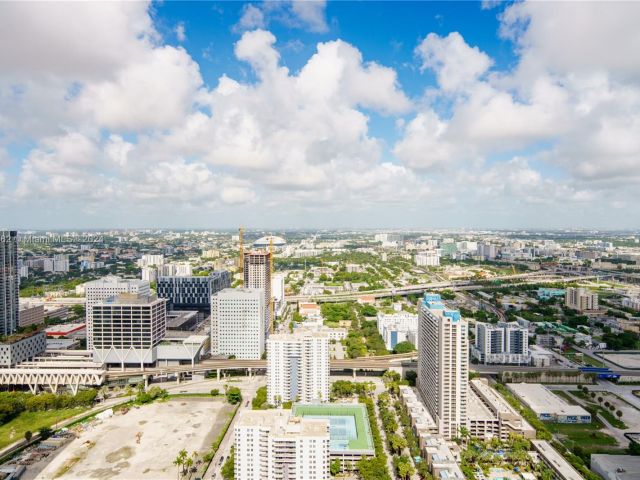 Apartment for sale  Unit #4406 - photo 5639572