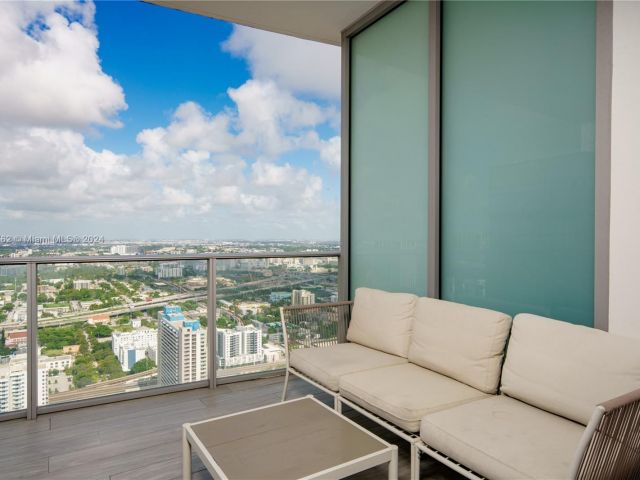 Apartment for sale  Unit #4406 - photo 5639574