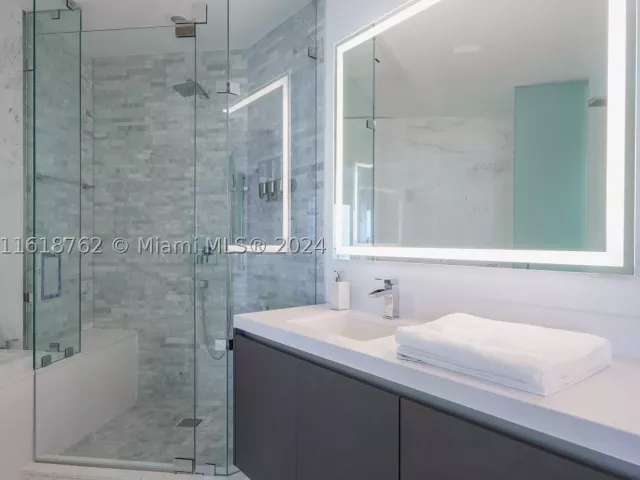 2-bedroom condo for sale in Miami - 851 NE 1st Ave 4406 - MondialRealty