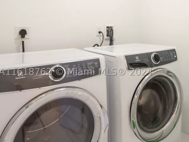 2-bedroom condo for sale in Miami - 851 NE 1st Ave 4406 - MondialRealty