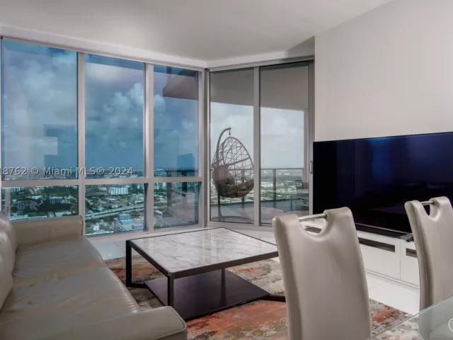 2-bedroom condo for sale in Miami - 851 NE 1st Ave 4406 - MondialRealty