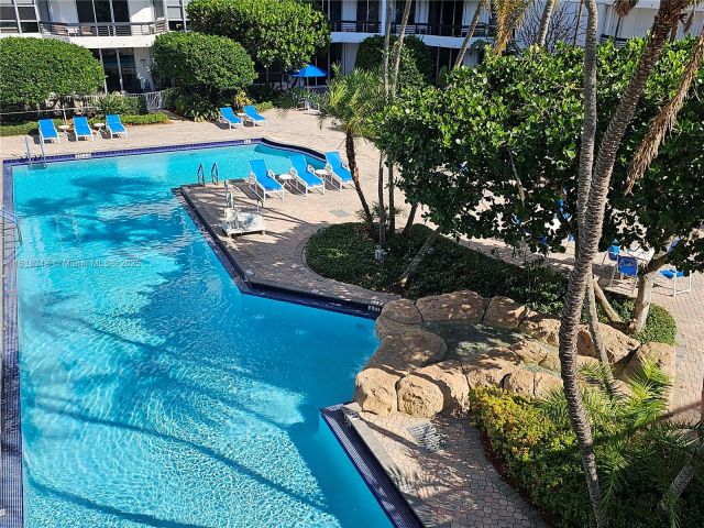 Apartment for rent  Unit #1607 - photo 7448751