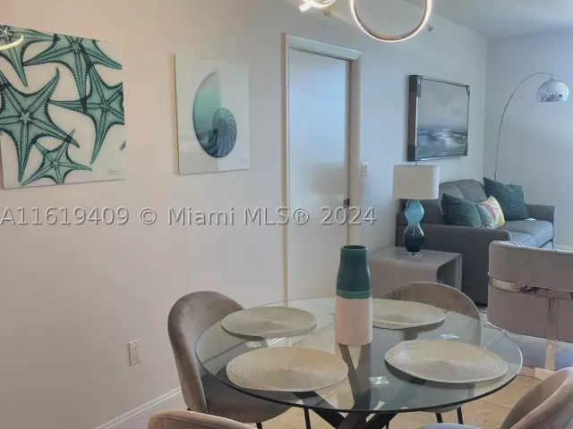 1-bedroom condo for rent in Miami Beach - 6365 Collins Ave 2610 - MondialRealty