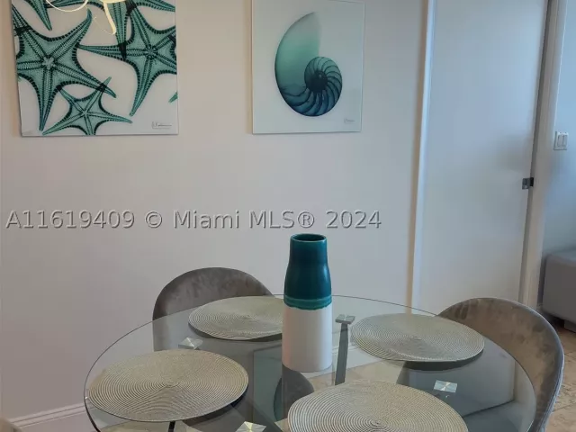1-bedroom condo for rent in Miami Beach - 6365 Collins Ave 2610 - MondialRealty