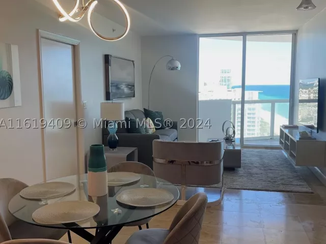 1-bedroom condo for rent in Miami Beach - 6365 Collins Ave 2610 - MondialRealty