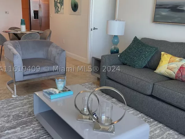 1-bedroom condo for rent in Miami Beach - 6365 Collins Ave 2610 - MondialRealty