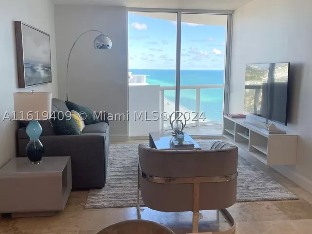 1-bedroom condo for rent in Miami Beach - 6365 Collins Ave 2610 - MondialRealty