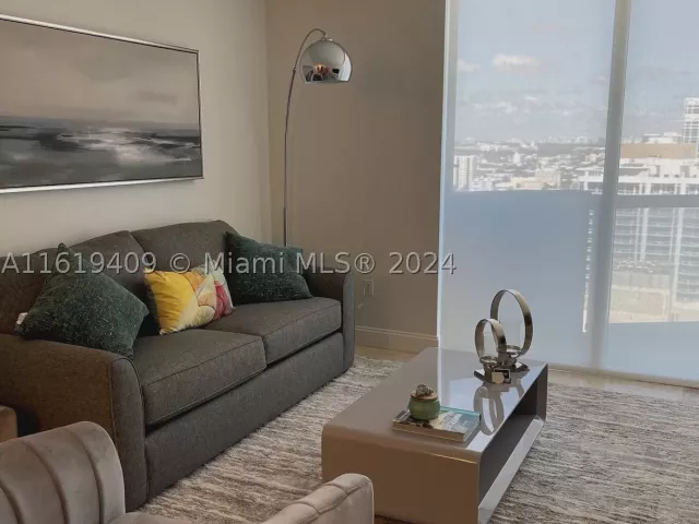 1-bedroom condo for rent in Miami Beach - 6365 Collins Ave 2610 - MondialRealty