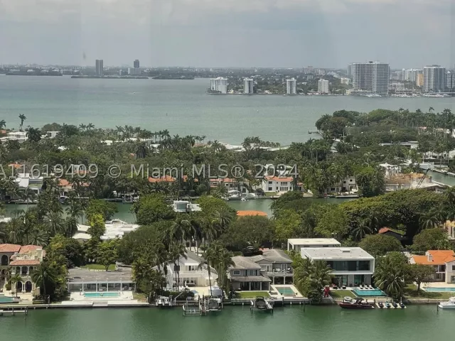 1-bedroom condo for rent in Miami Beach - 6365 Collins Ave 2610 - MondialRealty