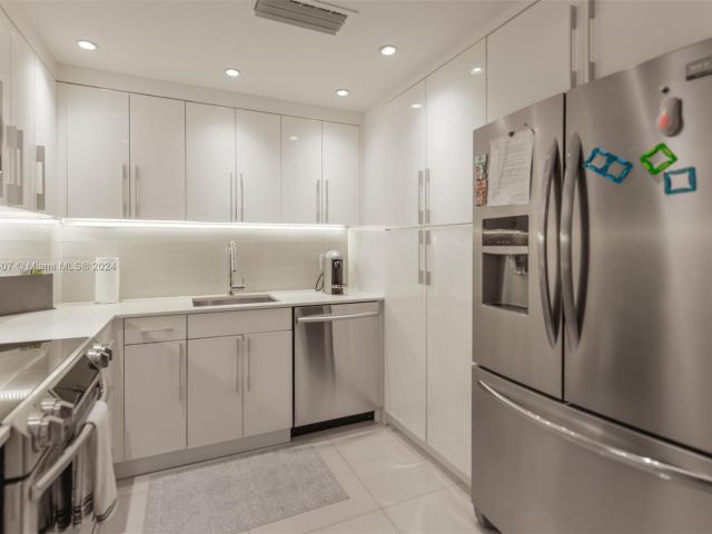 Apartment for sale  Unit #19G - photo 5677003