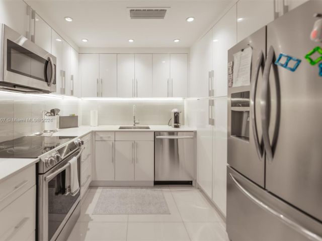 Apartment for sale  Unit #19G - photo 5677005