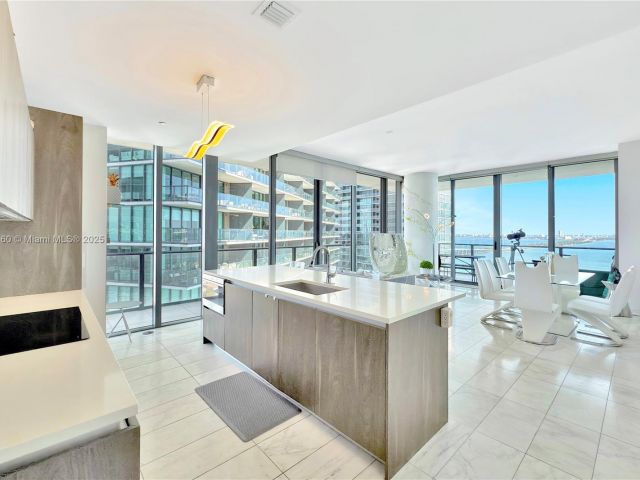 Apartment for sale  Unit #2407 - photo 5708172