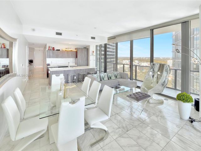 Apartment for sale  Unit #2407 - photo 5708175