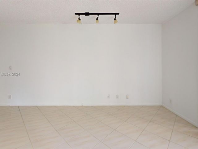 Apartment for rent  Unit #417 - photo 5838249