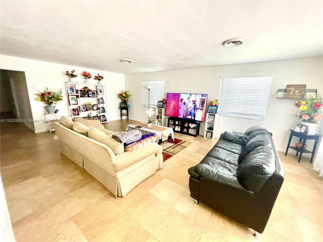 Home for sale at 4109 Hayes St - photo 5742036