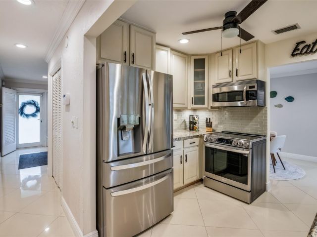 Home for rent at 2750 SE 4th St - photo 5542488