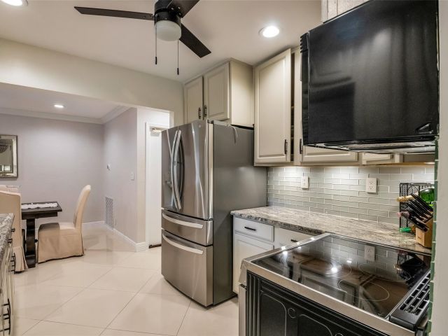 Home for rent at 2750 SE 4th St - photo 5542489