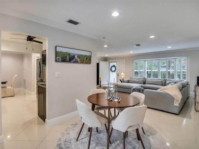 Home for rent at 2750 SE 4th St - photo 5542490