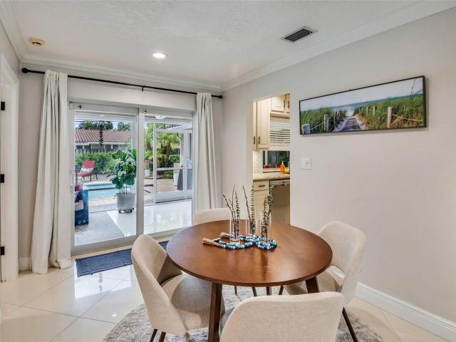 Home for rent at 2750 SE 4th St - photo 5542492