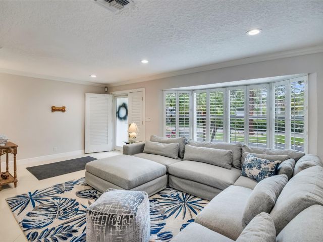 Home for rent at 2750 SE 4th St - photo 5542493