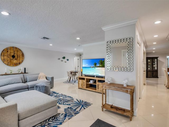 Home for rent at 2750 SE 4th St - photo 5542495