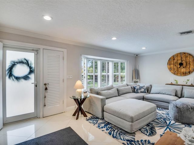 Home for rent at 2750 SE 4th St - photo 5542498