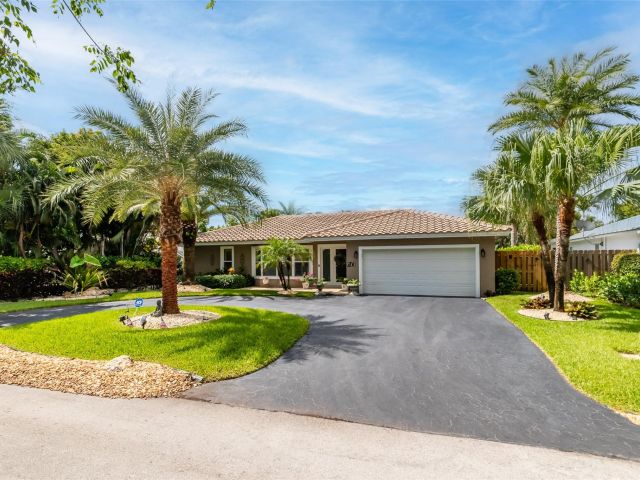 Home for rent at 2750 SE 4th St - photo 5542502