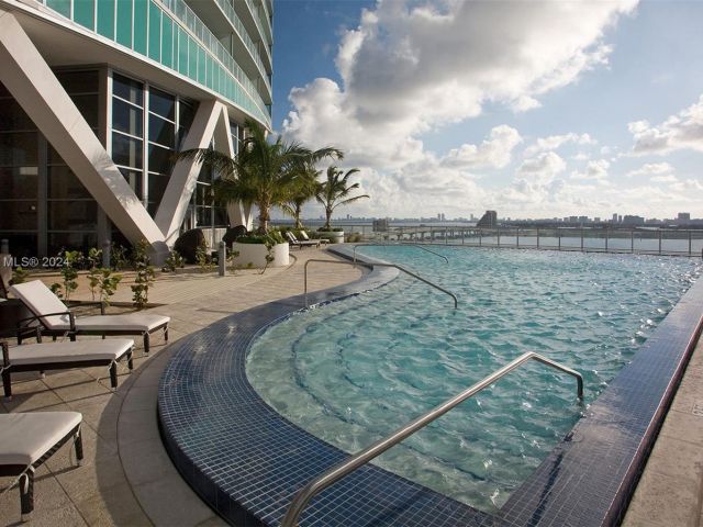 Apartment for sale  Unit #2701 - photo 5774519