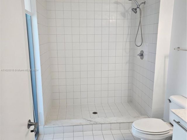 Apartment for sale  Unit #4001 - photo 7235616