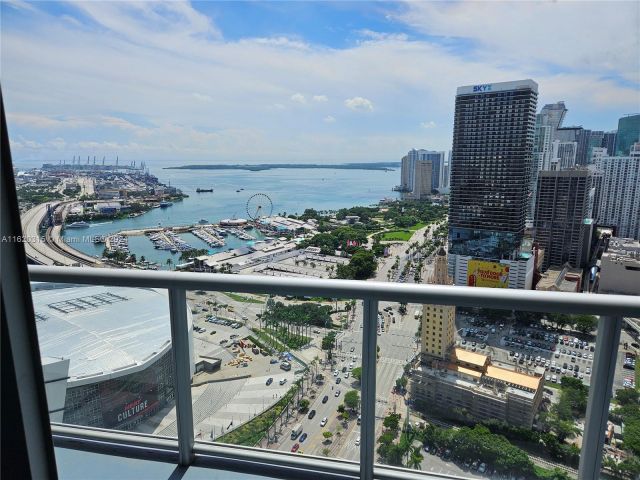 Apartment for sale  Unit #4001 - photo 7235620