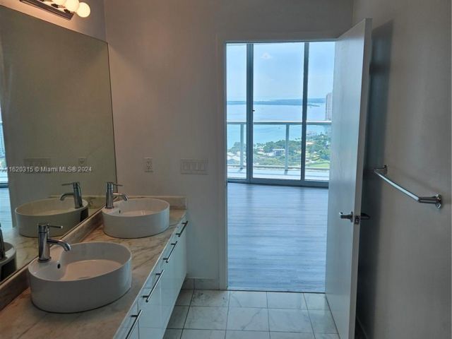 Apartment for sale  Unit #4001 - photo 7235622