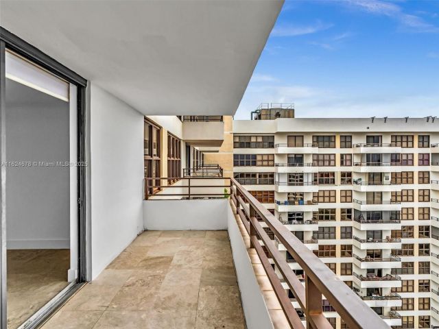 2-bedroom condo for sale in Hallandale Beach - 2500 Parkview Dr 2415 - MondialRealty